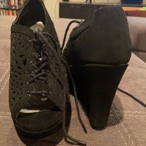 Black, laser cut wedges!